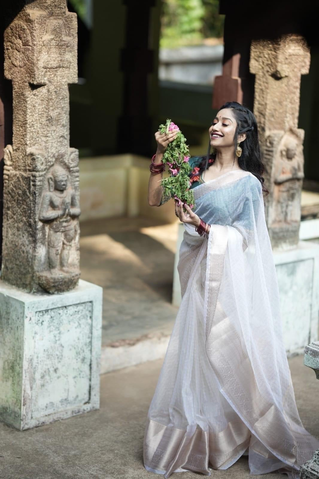 Niharika White Organza Chex saree