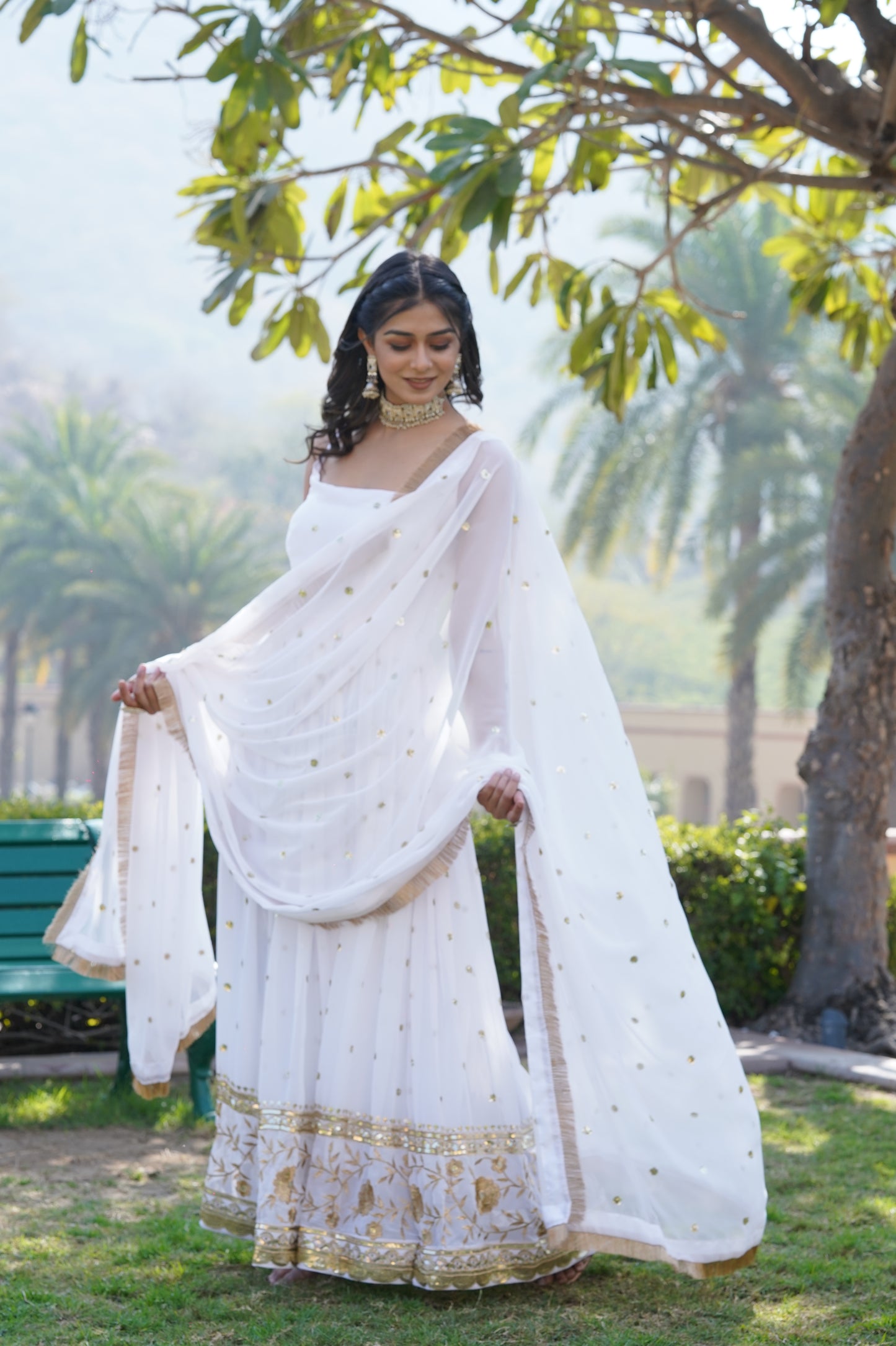 Sleevless elegant gown