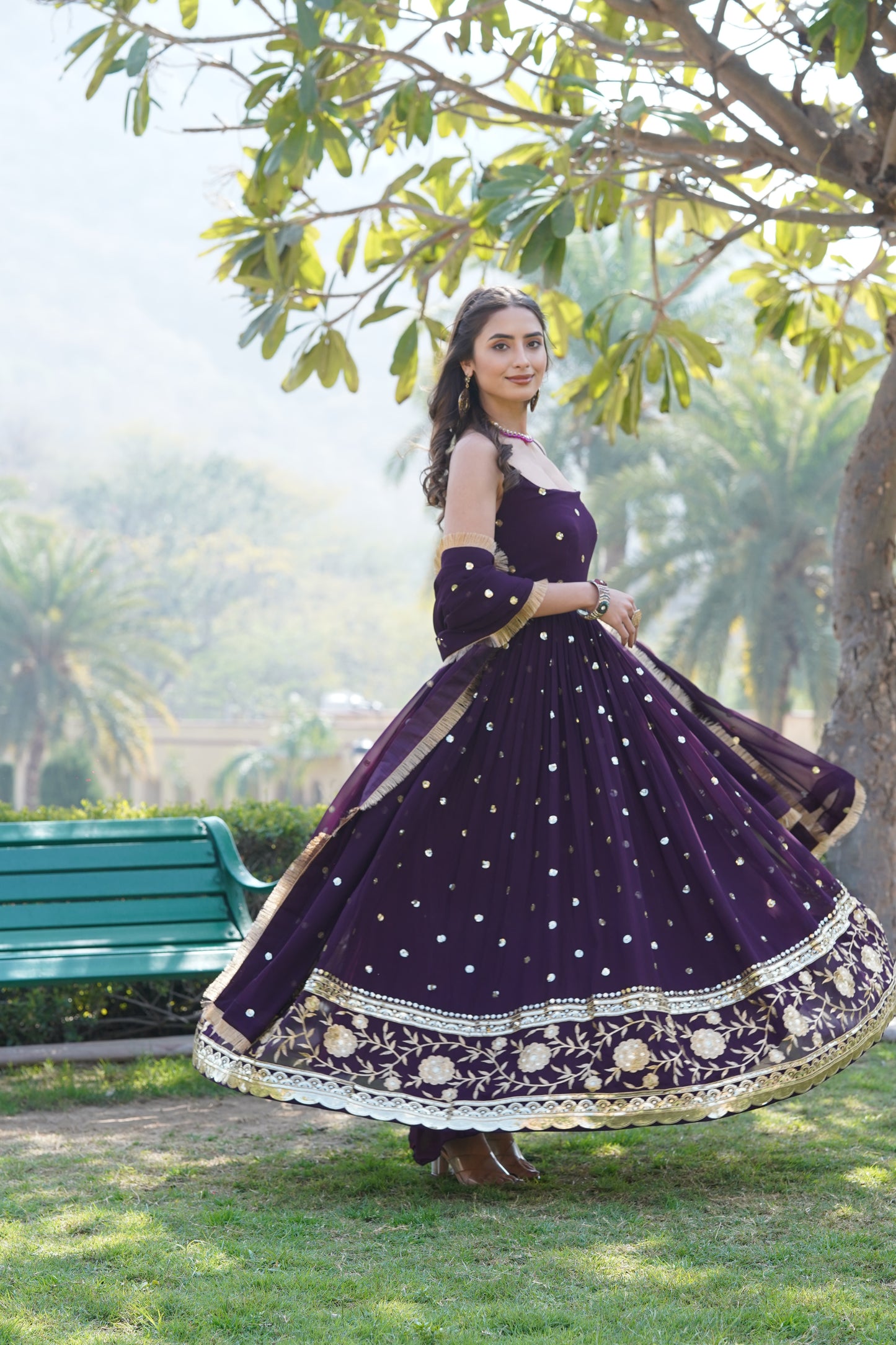 Sleevless elegant gown