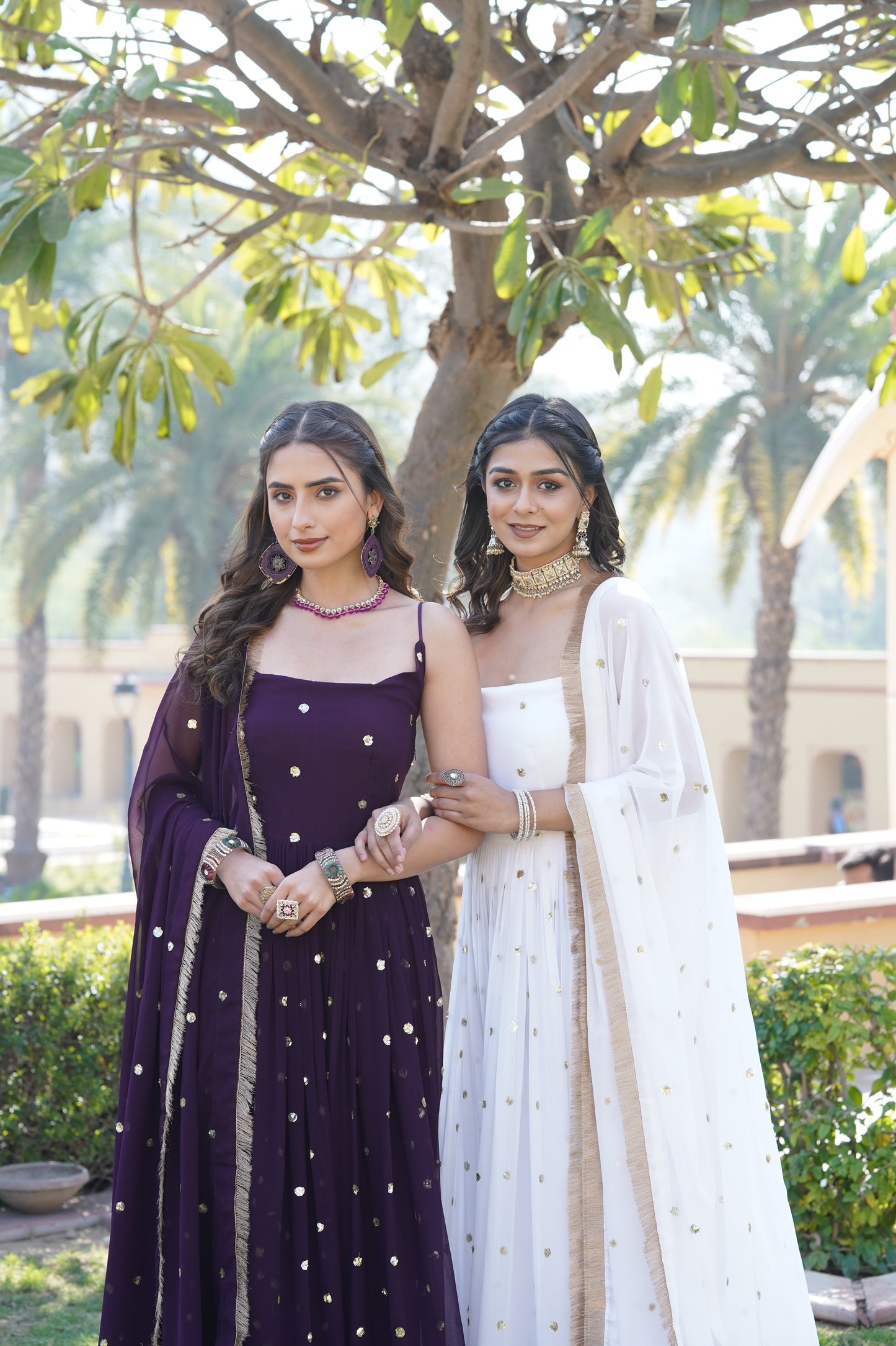 Sleevless elegant gown