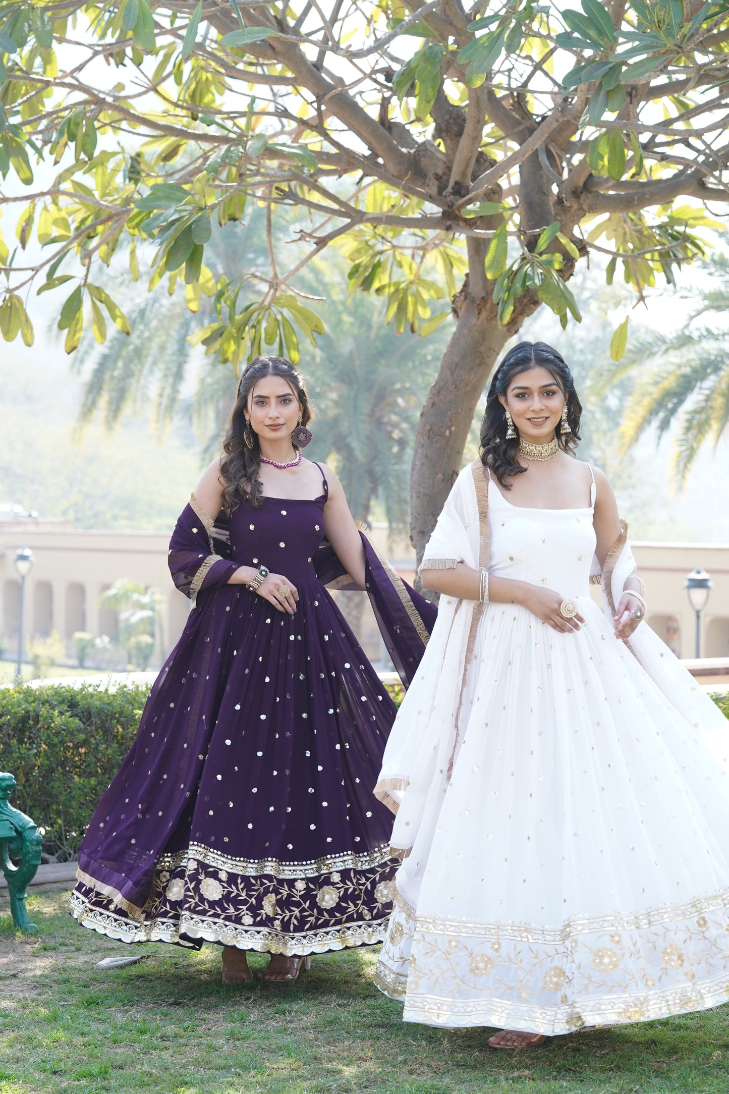Sleevless elegant gown
