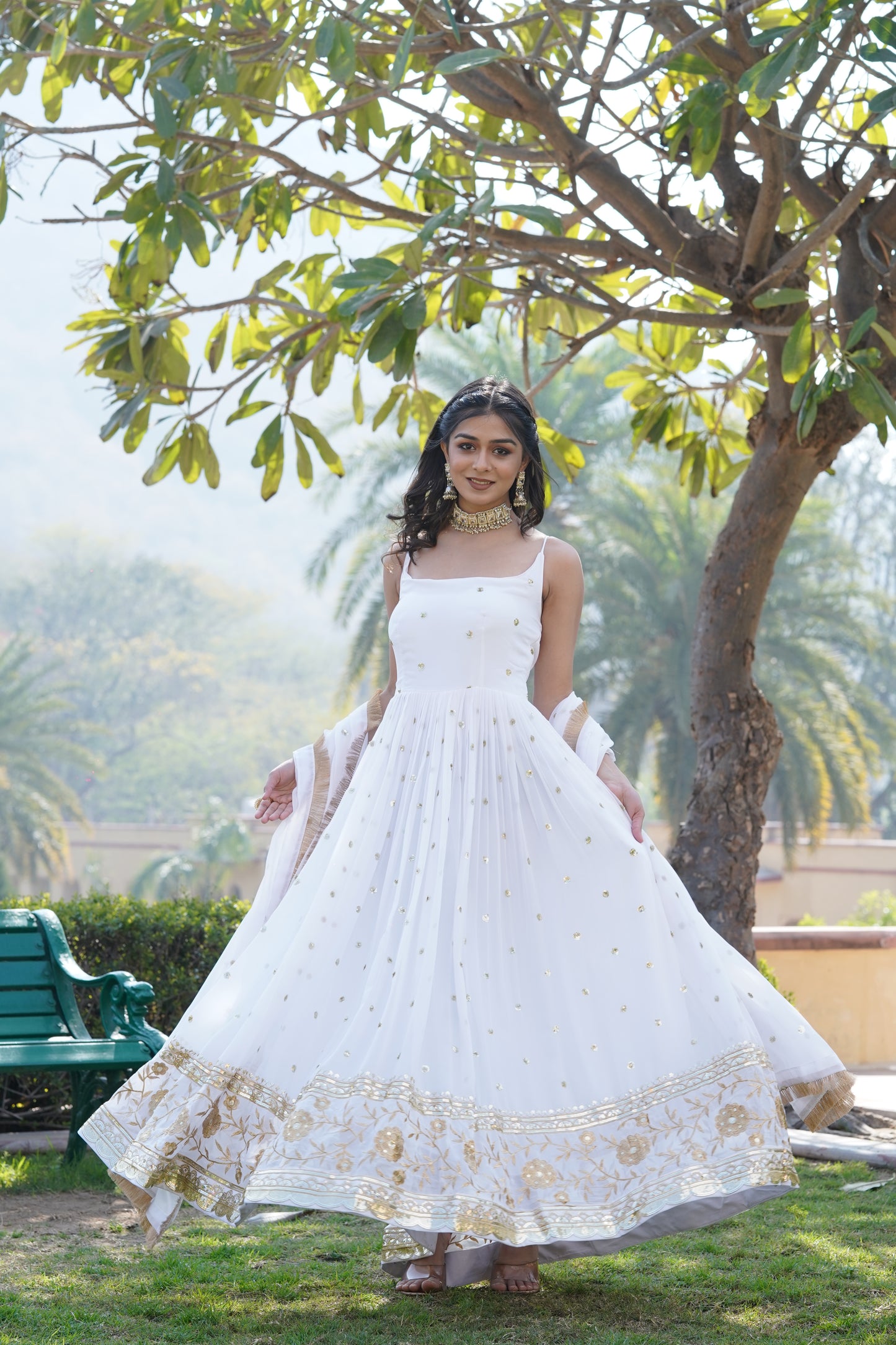Sleevless elegant gown